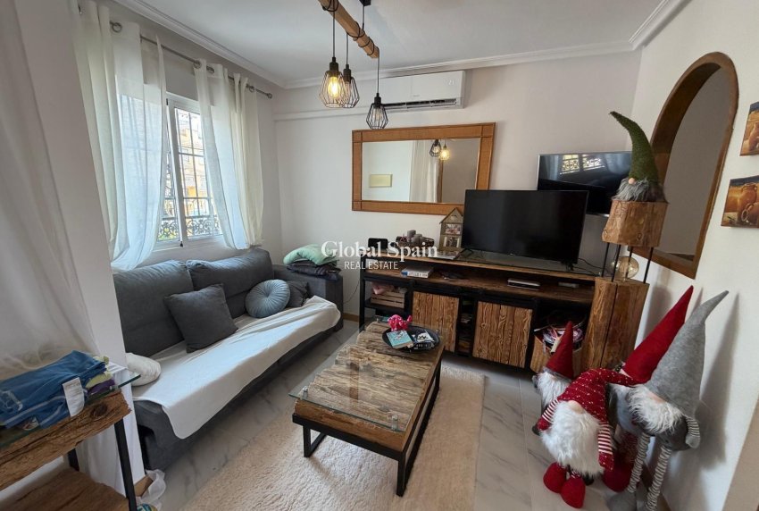 Wederverkoop - APPARTEMENT -
TORREVIEJA - Zona Los Frutales
