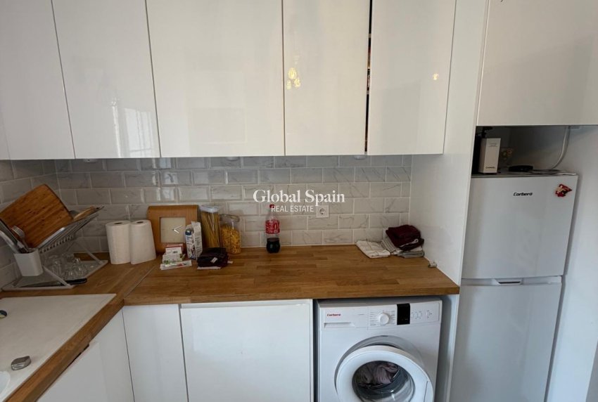 Wederverkoop - APPARTEMENT -
TORREVIEJA - Zona Los Frutales