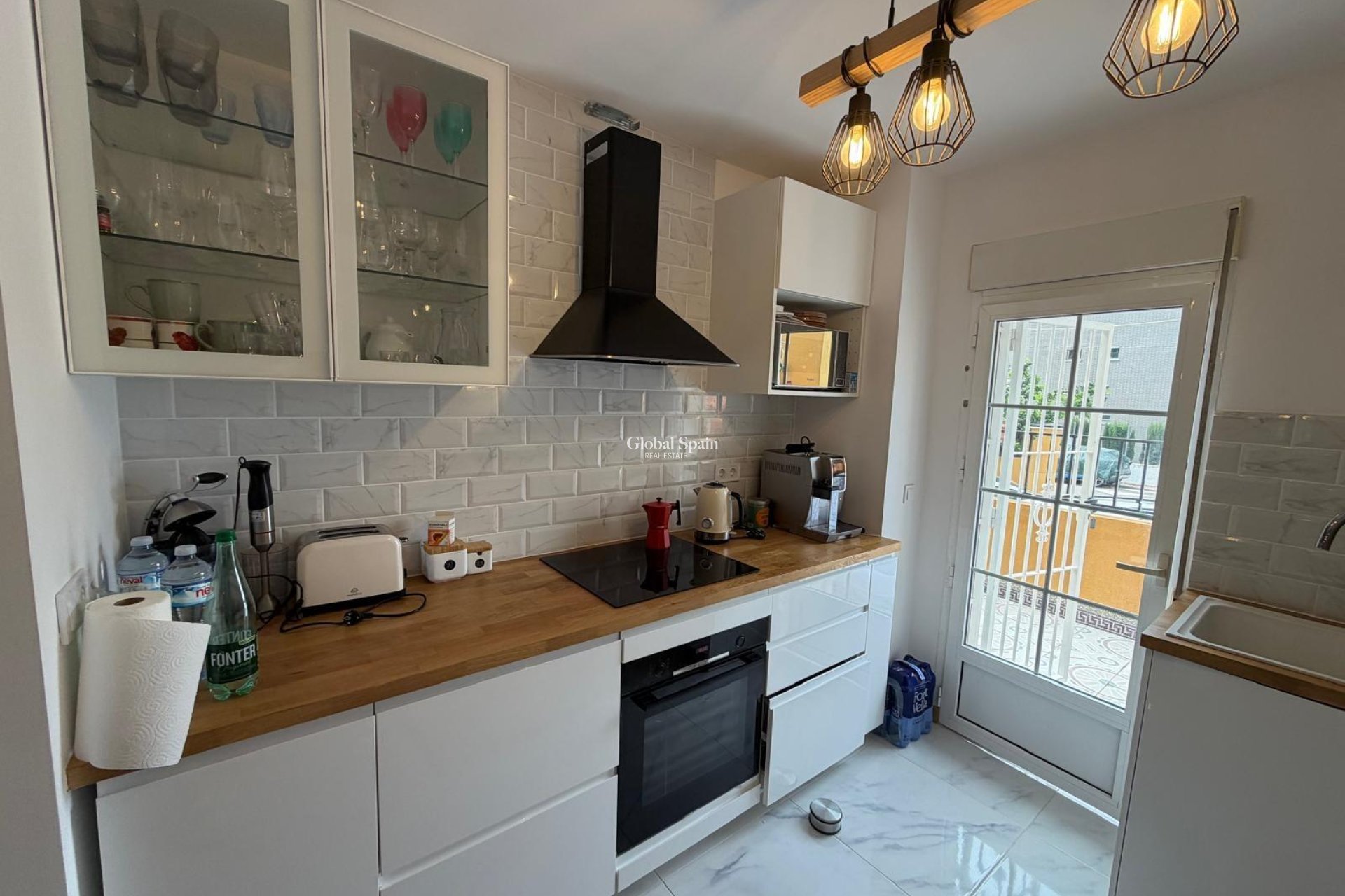 Wederverkoop - APPARTEMENT -
TORREVIEJA - Zona Los Frutales