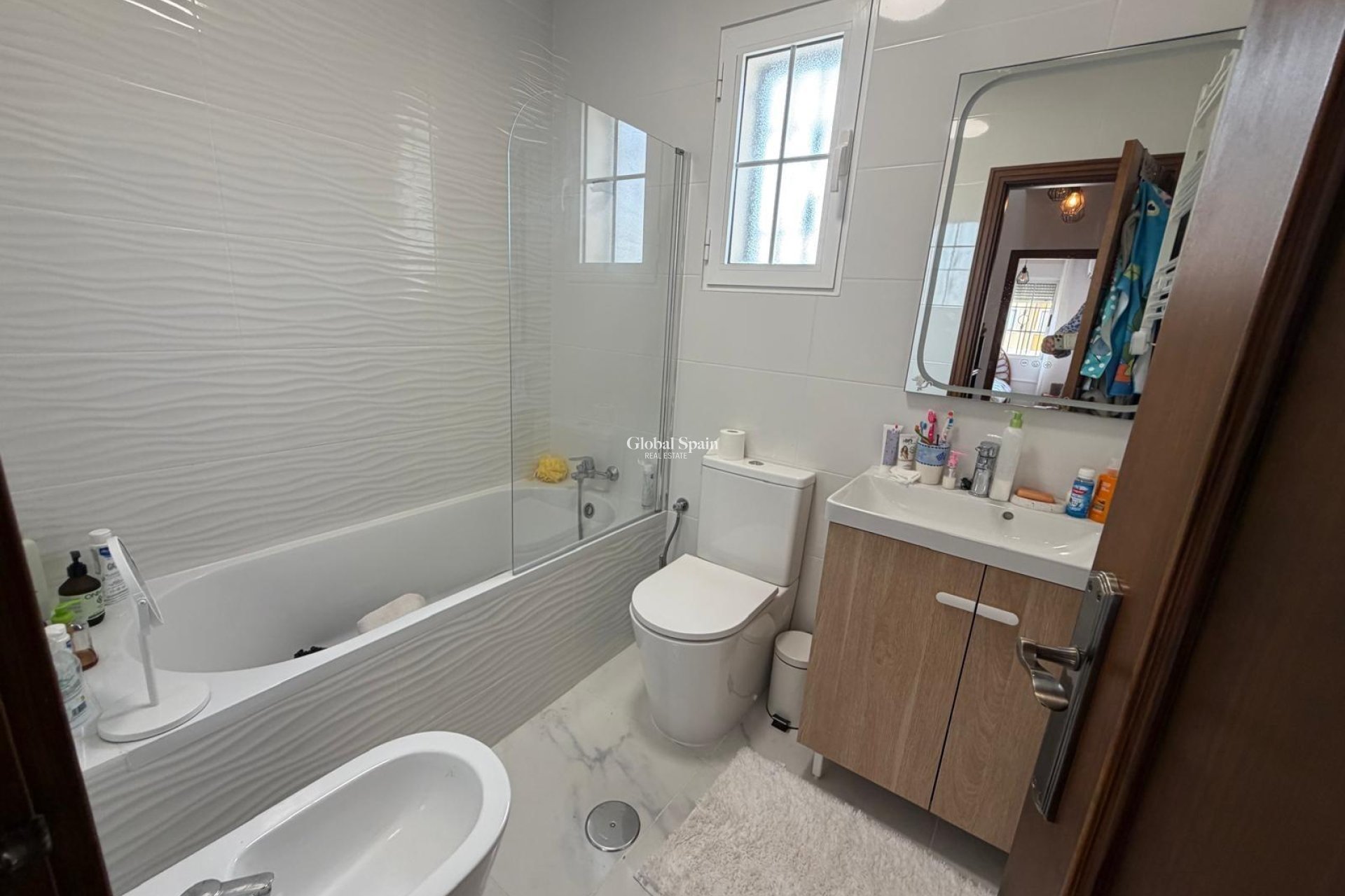 Wederverkoop - APPARTEMENT -
TORREVIEJA - Zona Los Frutales