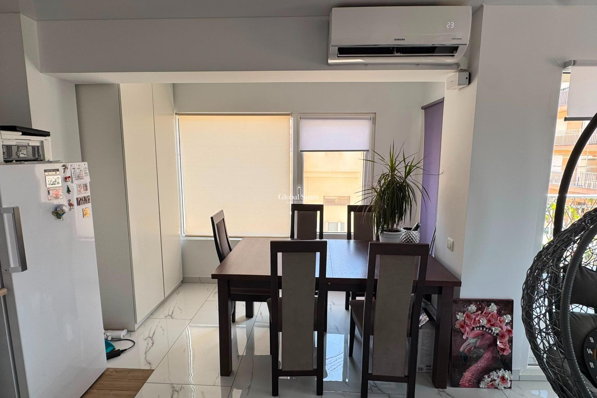 Wederverkoop - APPARTEMENT -
TORREVIEJA - Zona Los Frutales