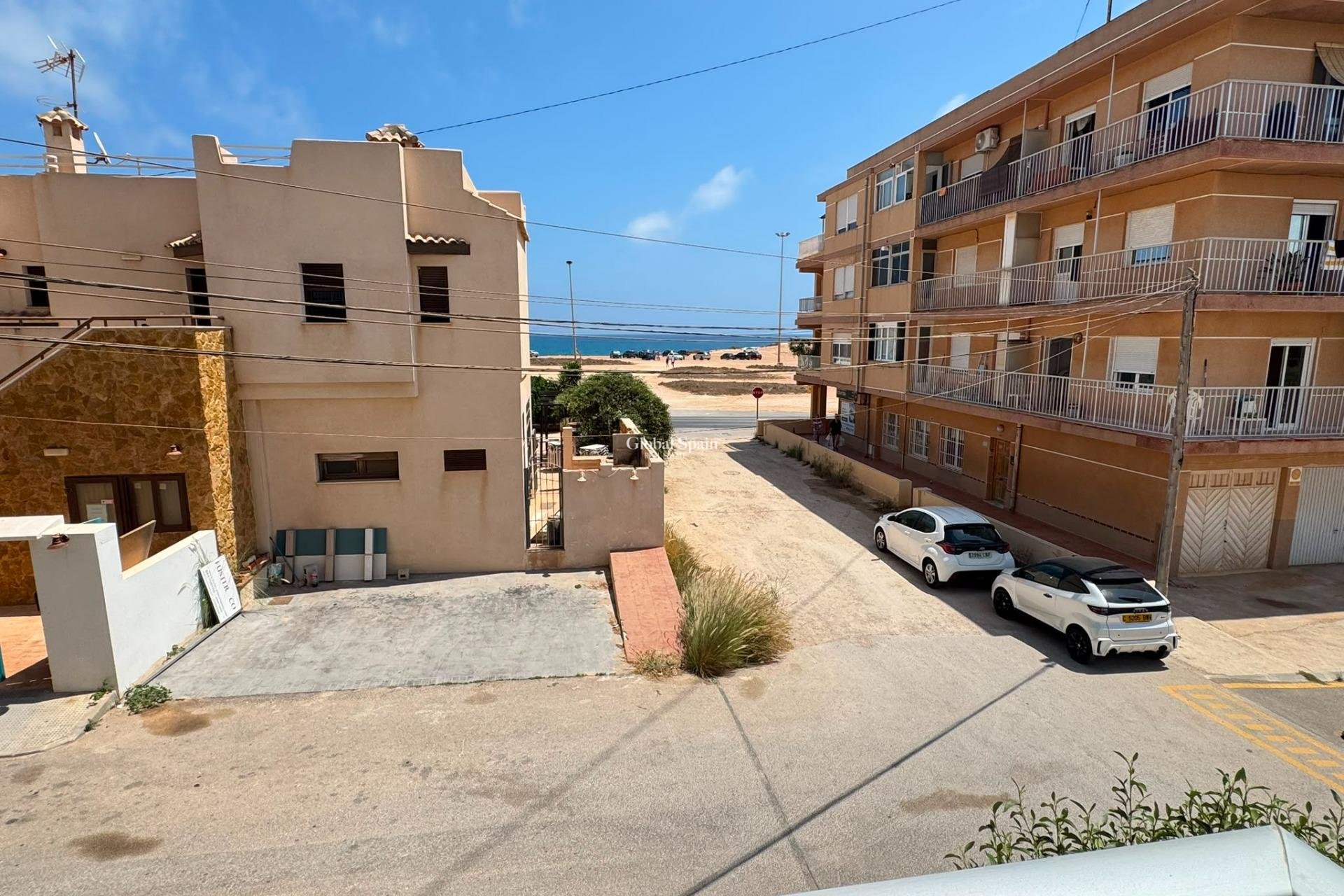 Wederverkoop - APPARTEMENT -
TORREVIEJA - Zona Los Frutales