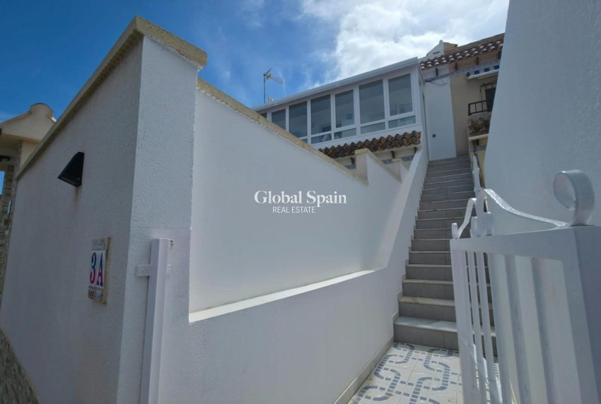Wederverkoop - APPARTEMENT -
TORREVIEJA - Zona Los Frutales