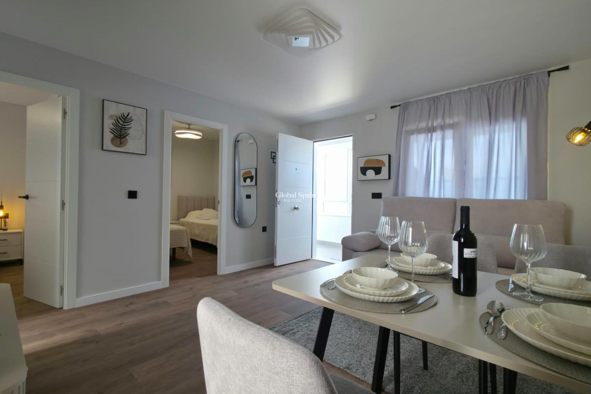 Wederverkoop - APPARTEMENT -
TORREVIEJA - Zona Los Frutales