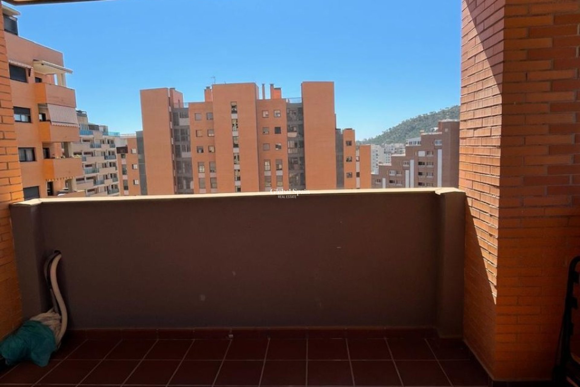 Wederverkoop - APPARTEMENT -
VILLAJOYOSA - Cala de Villajoyosa