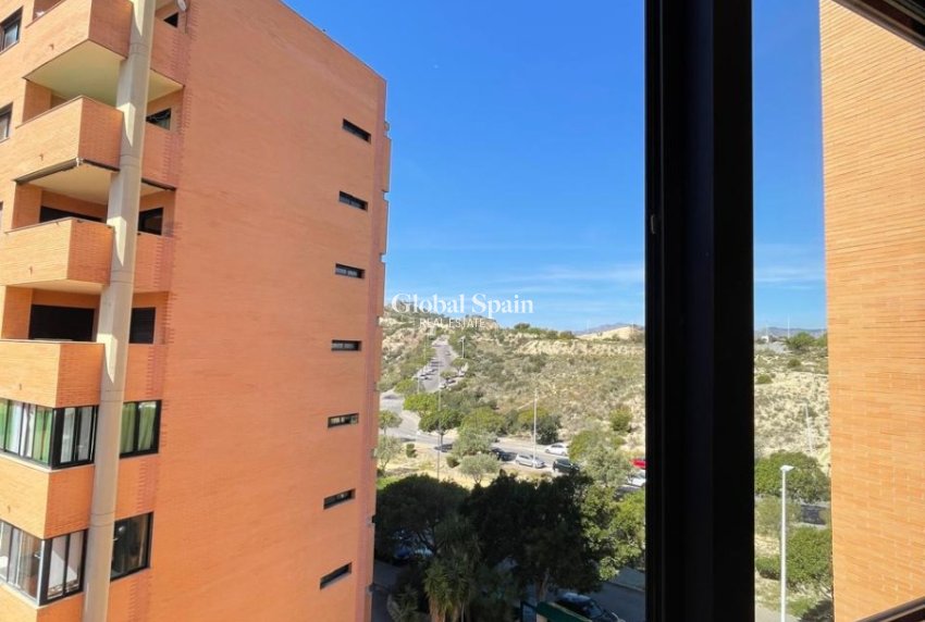 Wederverkoop - APPARTEMENT -
VILLAJOYOSA - Cala de Villajoyosa