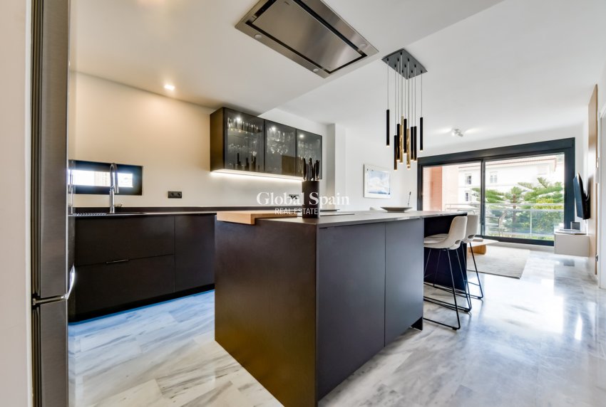 Wederverkoop - APPARTEMENT -
VILLAJOYOSA - La Cala