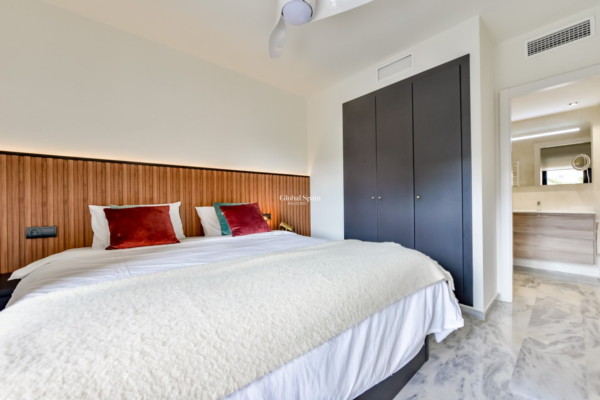 Wederverkoop - APPARTEMENT -
VILLAJOYOSA - La Cala
