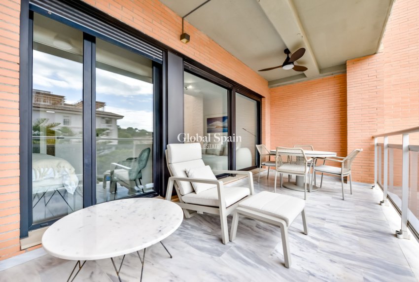 Wederverkoop - APPARTEMENT -
VILLAJOYOSA - La Cala