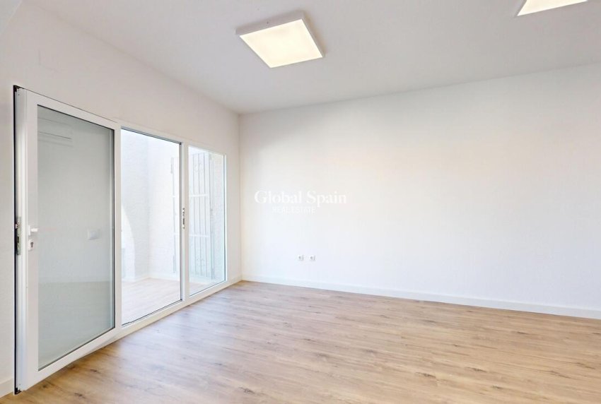 Wederverkoop - APPARTEMENT -
VILLAMARTÍN - Costa Blanca