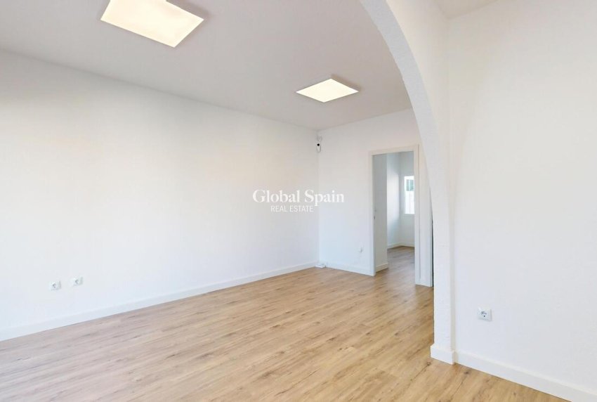 Wederverkoop - APPARTEMENT -
VILLAMARTÍN - Costa Blanca