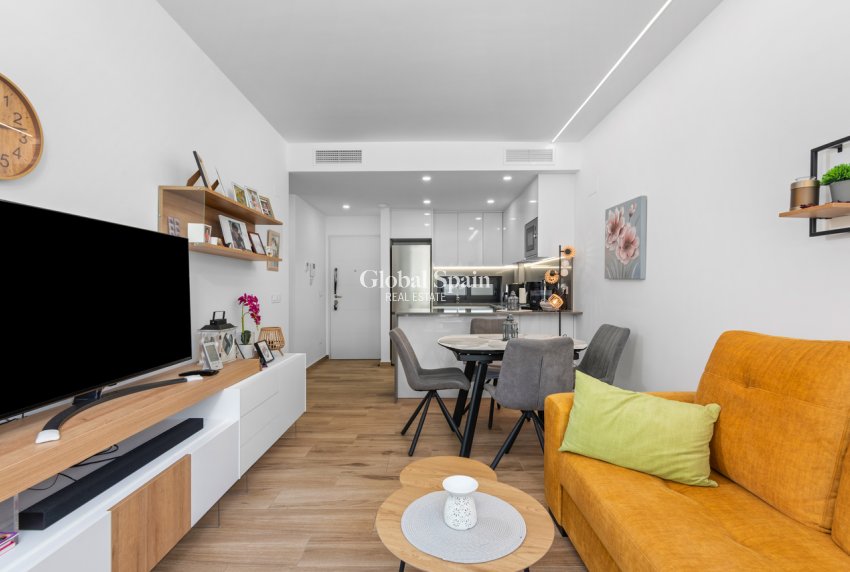 Wederverkoop - APPARTEMENT -
VILLAMARTÍN - Costa Blanca