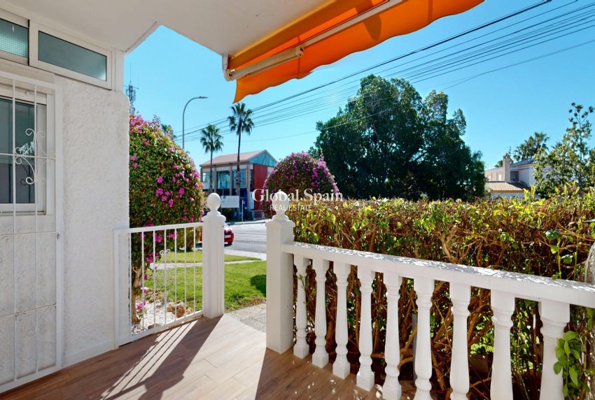 Wederverkoop - APPARTEMENT -
VILLAMARTÍN - Costa Blanca