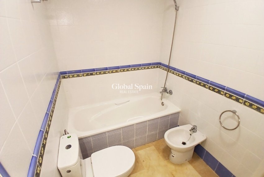 Wederverkoop - APPARTEMENT -
VILLAMARTÍN - Costa Blanca