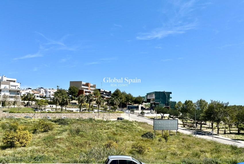 Wederverkoop - APPARTEMENT -
VILLAMARTÍN - Costa Blanca