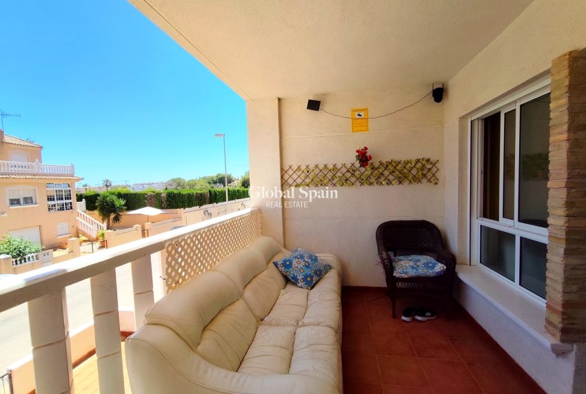 Wederverkoop - APPARTEMENT -
VILLAMARTÍN - Costa Blanca