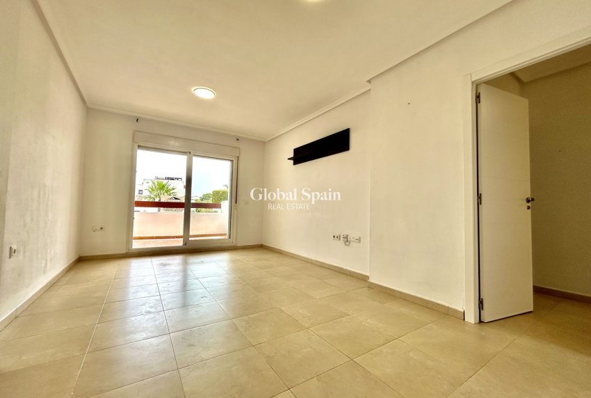 Wederverkoop - APPARTEMENT -
VILLAMARTÍN - Costa Blanca