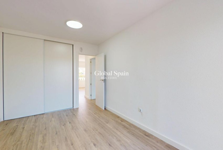 Wederverkoop - APPARTEMENT -
VILLAMARTÍN - Costa Blanca
