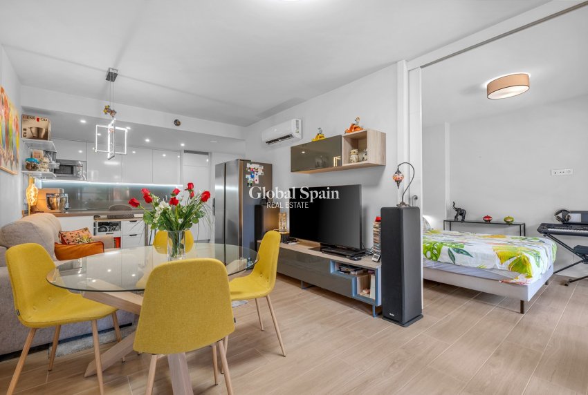 Wederverkoop - APPARTEMENT -
VILLAMARTÍN - Lomas del Golf