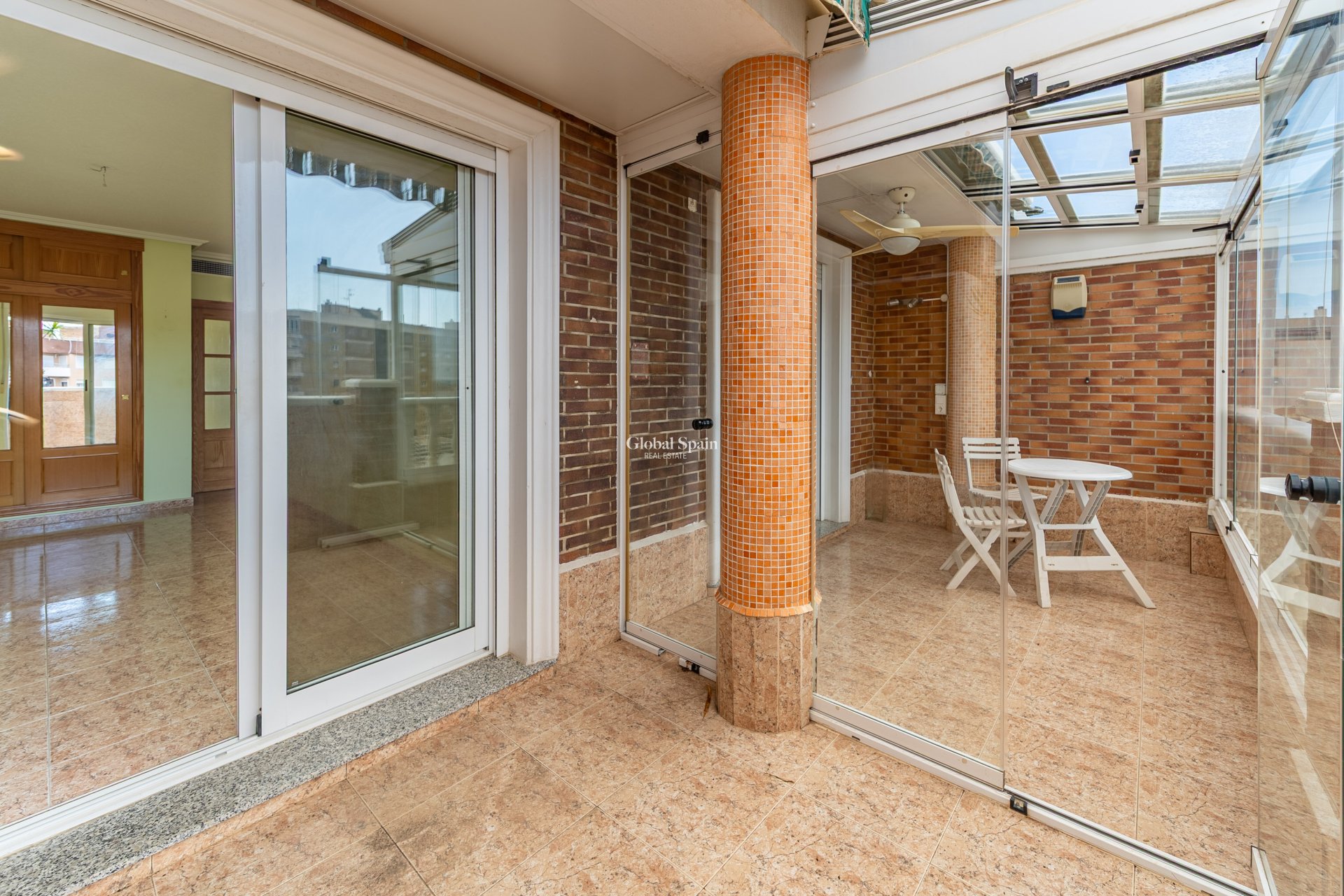 Wederverkoop - Atico -
TORREVIEJA - Puerto