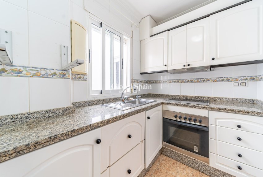 Wederverkoop - Atico -
TORREVIEJA - Puerto