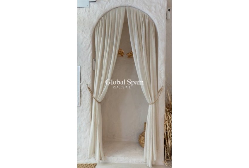 Wederverkoop - Bedrijf -
ALICANTE - Center