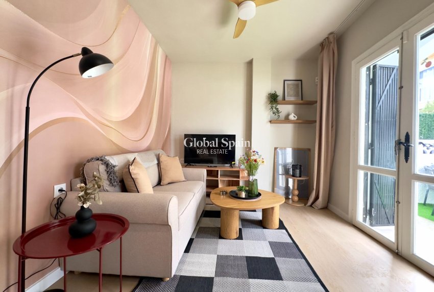 Wederverkoop - Begane grond -
ORIHUELA COSTA - La Regia