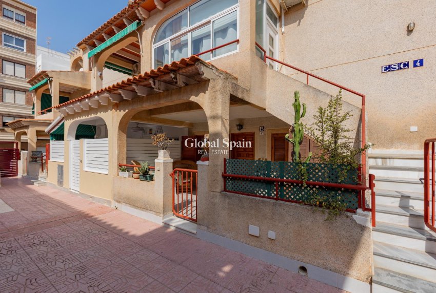 Wederverkoop - Begane grond -
TORREVIEJA - Acequion