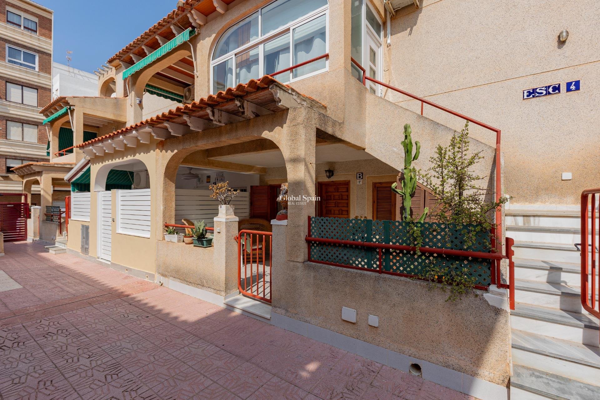 Wederverkoop - Begane grond -
TORREVIEJA - Acequion