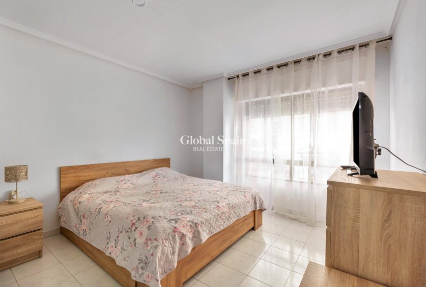 Wederverkoop - Begane grond -
TORREVIEJA - Centro