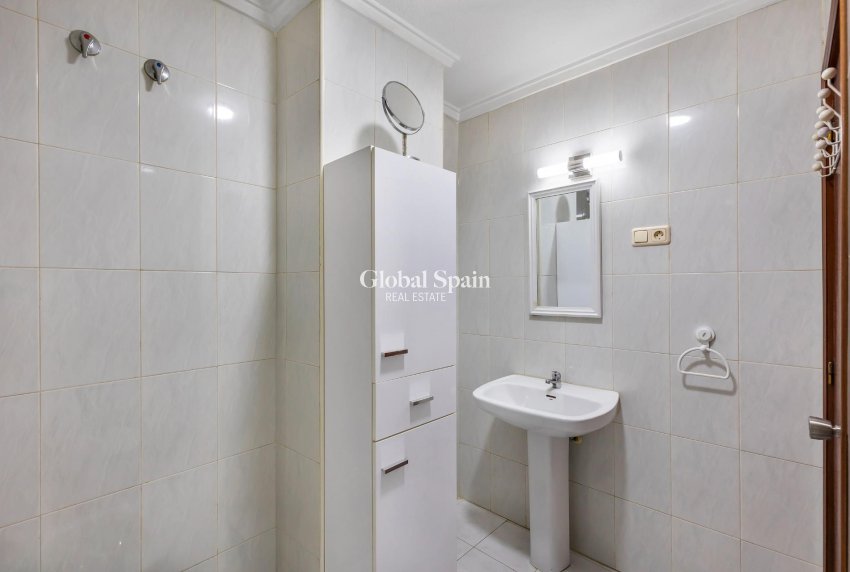 Wederverkoop - Begane grond -
TORREVIEJA - Centro