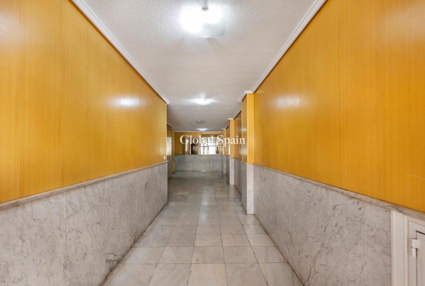 Wederverkoop - Begane grond -
TORREVIEJA - Centro