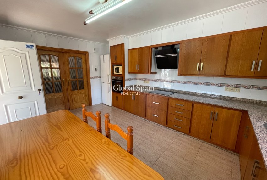 Wederverkoop - Chalet / Villa -
CREVILLENTE