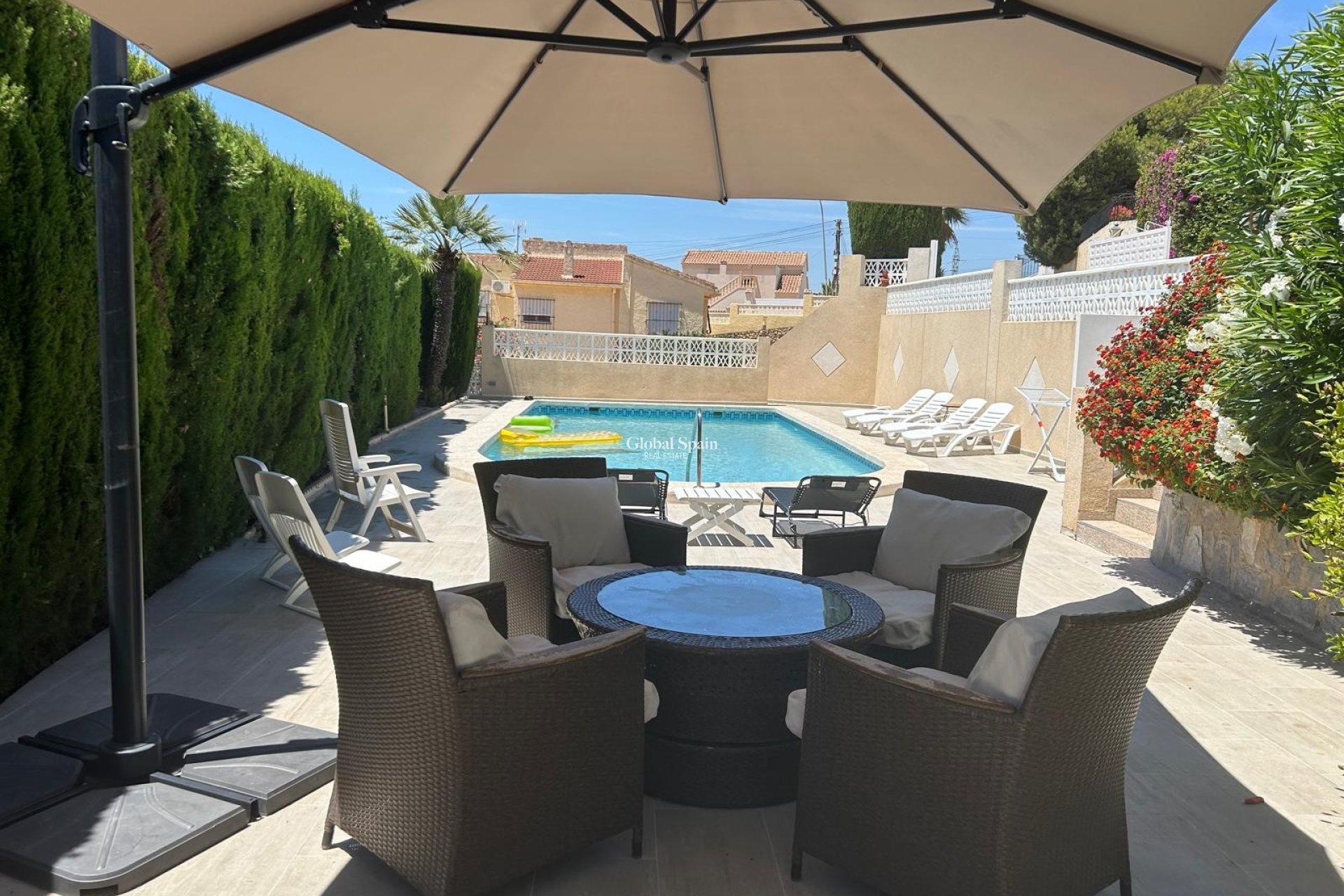 Wederverkoop - Chalet / Villa -
ROJALES - Cuidad Quesada