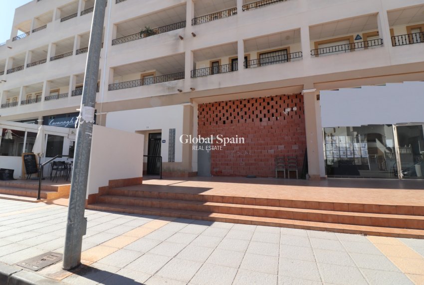 Wederverkoop - Commercieel (onroerend goed) -
Los Montesinos - Entre Naranjos / Vistabella Golf