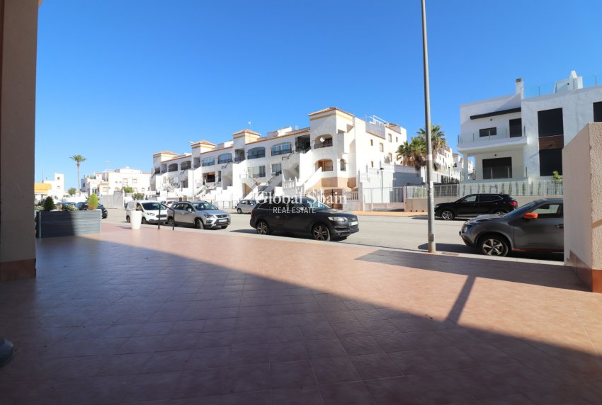 Wederverkoop - Commercieel (onroerend goed) -
Los Montesinos - Entre Naranjos / Vistabella Golf