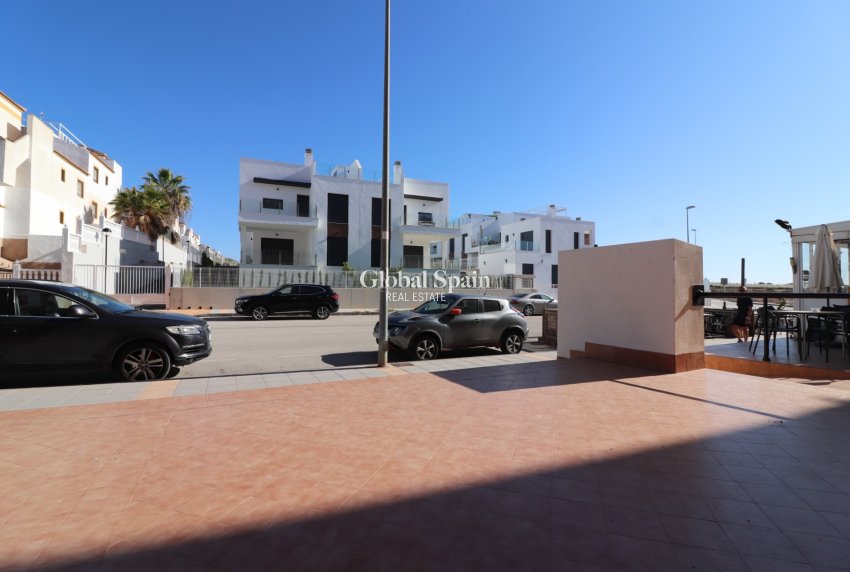 Wederverkoop - Commercieel (onroerend goed) -
Los Montesinos - Entre Naranjos / Vistabella Golf