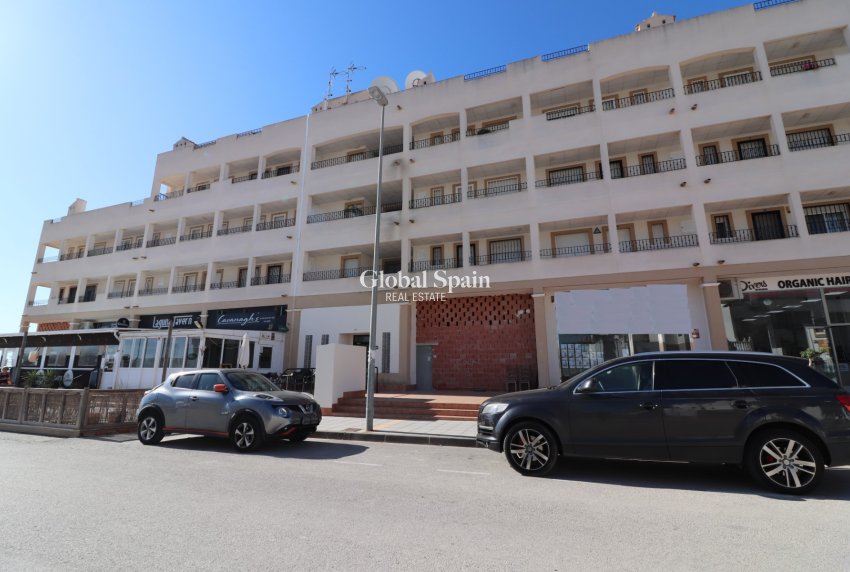 Wederverkoop - Commercieel (onroerend goed) -
Los Montesinos - Entre Naranjos / Vistabella Golf
