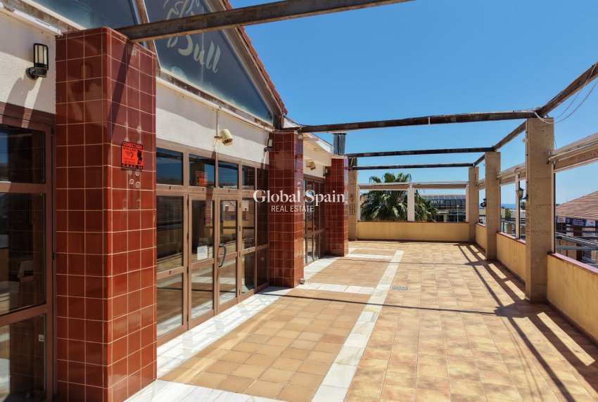 Wederverkoop - Commercieel (onroerend goed) -
Orihuela Costa - Los Dolses
