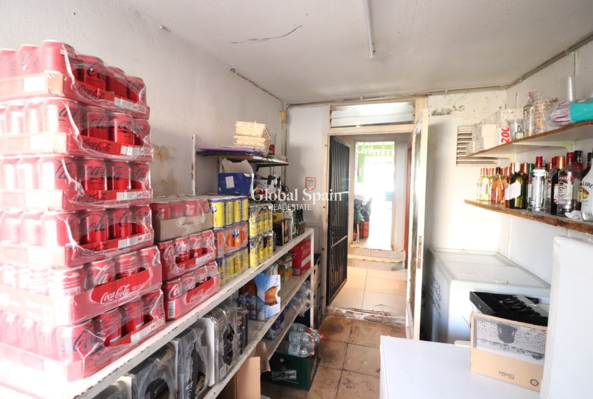 Wederverkoop - Commercieel (onroerend goed) -
TORREVIEJA - El Chaparral