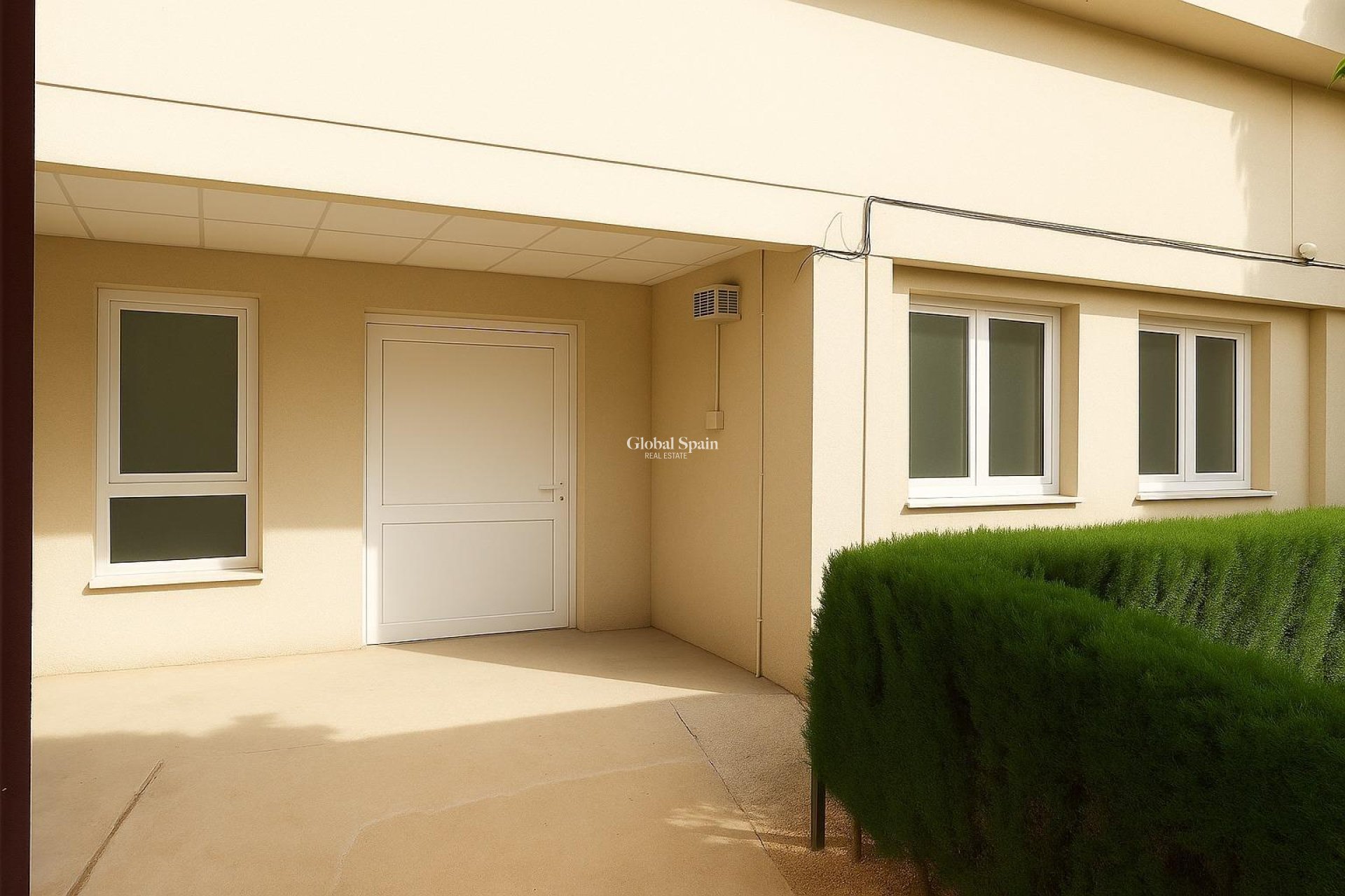 Wederverkoop - Commercieel pand -
ORIHUELA COSTA - La Zenia