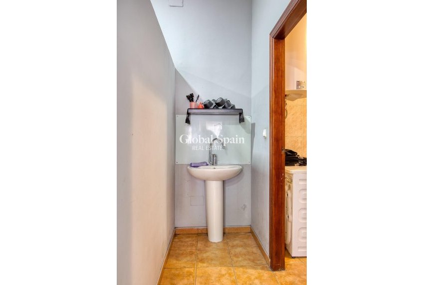 Wederverkoop - Commercieel pand -
TORREVIEJA - La Mata