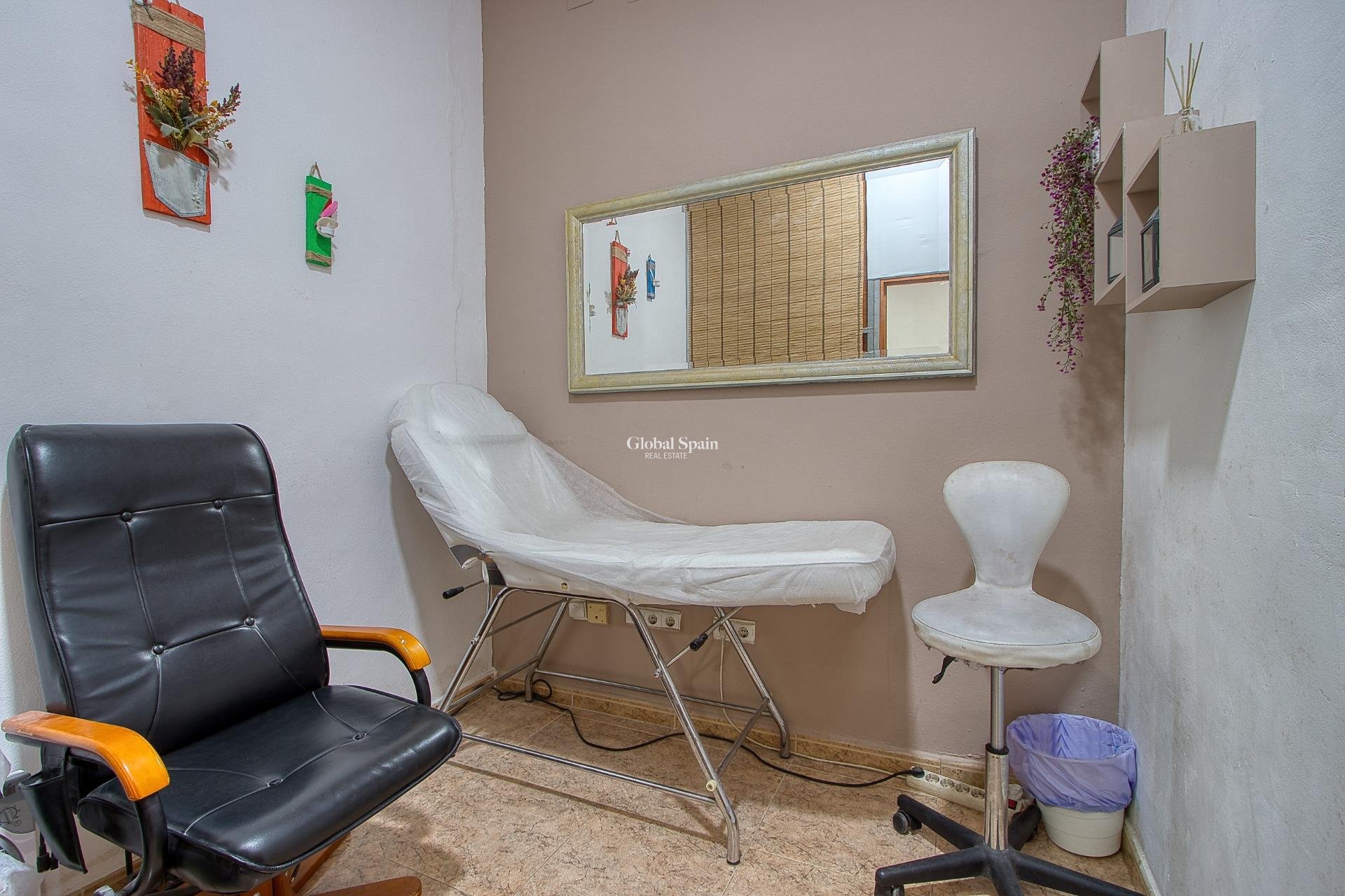 Wederverkoop - Commercieel pand -
TORREVIEJA - La Mata