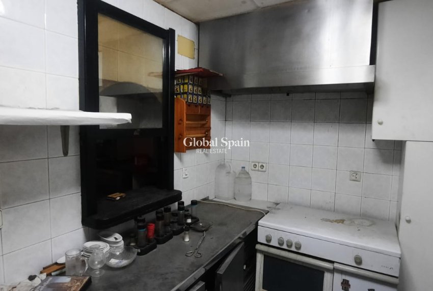 Wederverkoop - Commercieel pand -
TORREVIEJA - Playa del Cura