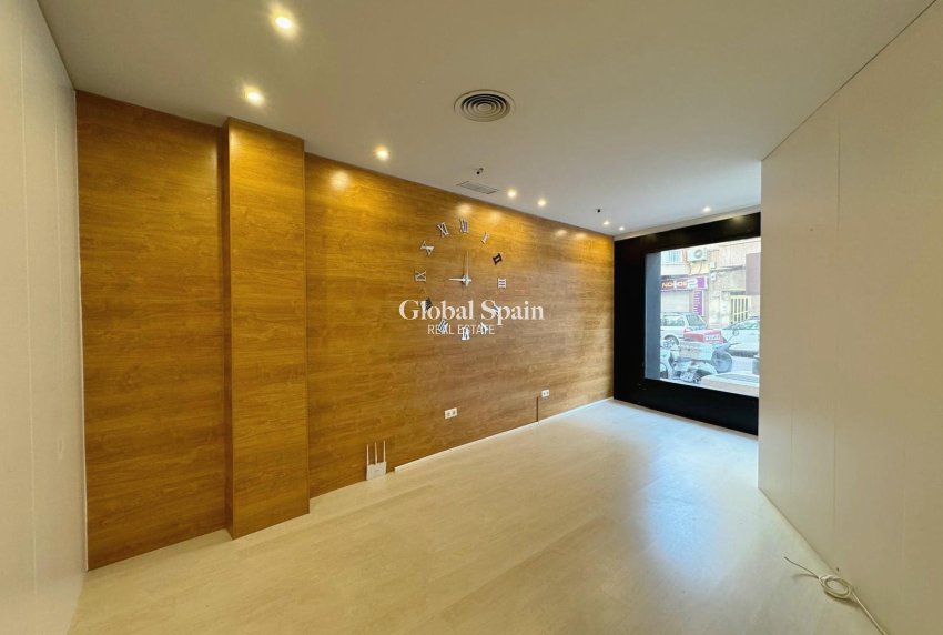 Wederverkoop - COMMERCIEEL VASTGOED -
GUARDAMAR DEL SEGURA