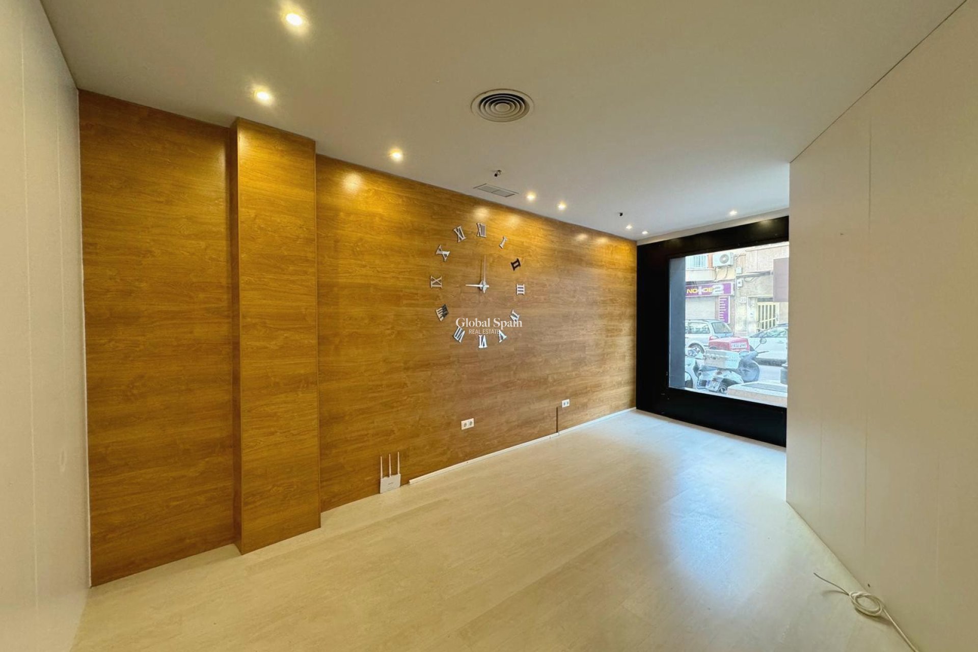 Wederverkoop - COMMERCIEEL VASTGOED -
GUARDAMAR DEL SEGURA