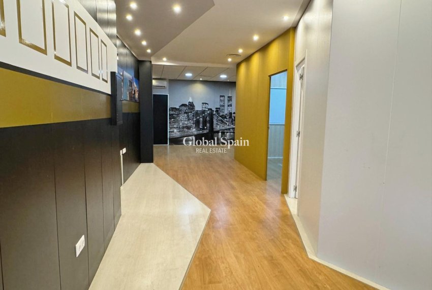 Wederverkoop - COMMERCIEEL VASTGOED -
GUARDAMAR DEL SEGURA