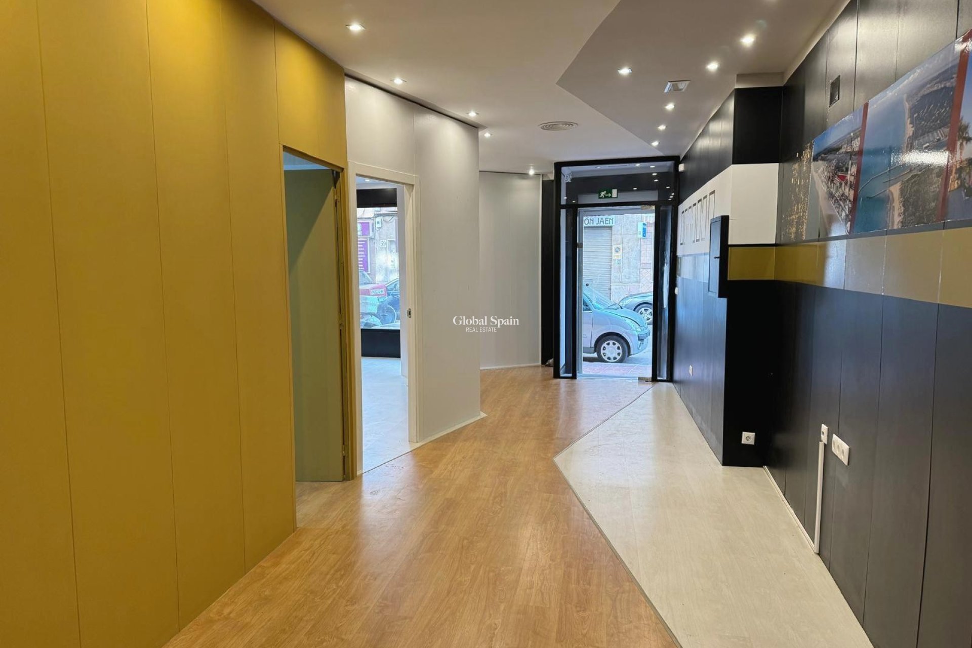 Wederverkoop - COMMERCIEEL VASTGOED -
GUARDAMAR DEL SEGURA