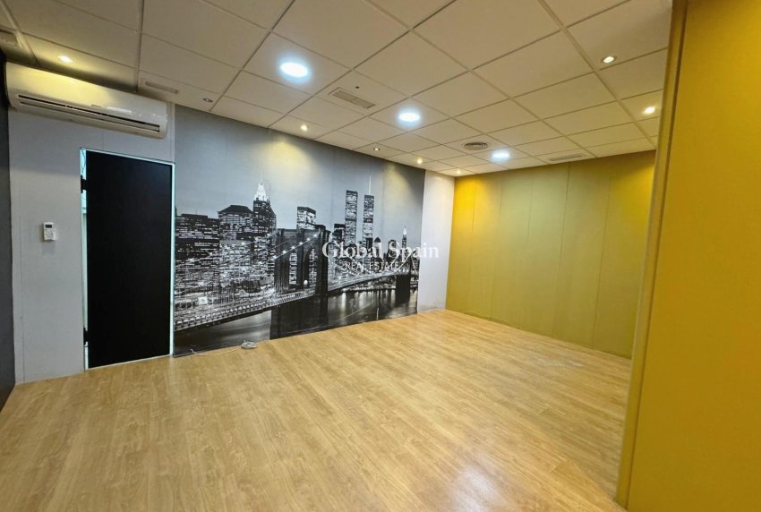 Wederverkoop - COMMERCIEEL VASTGOED -
GUARDAMAR DEL SEGURA