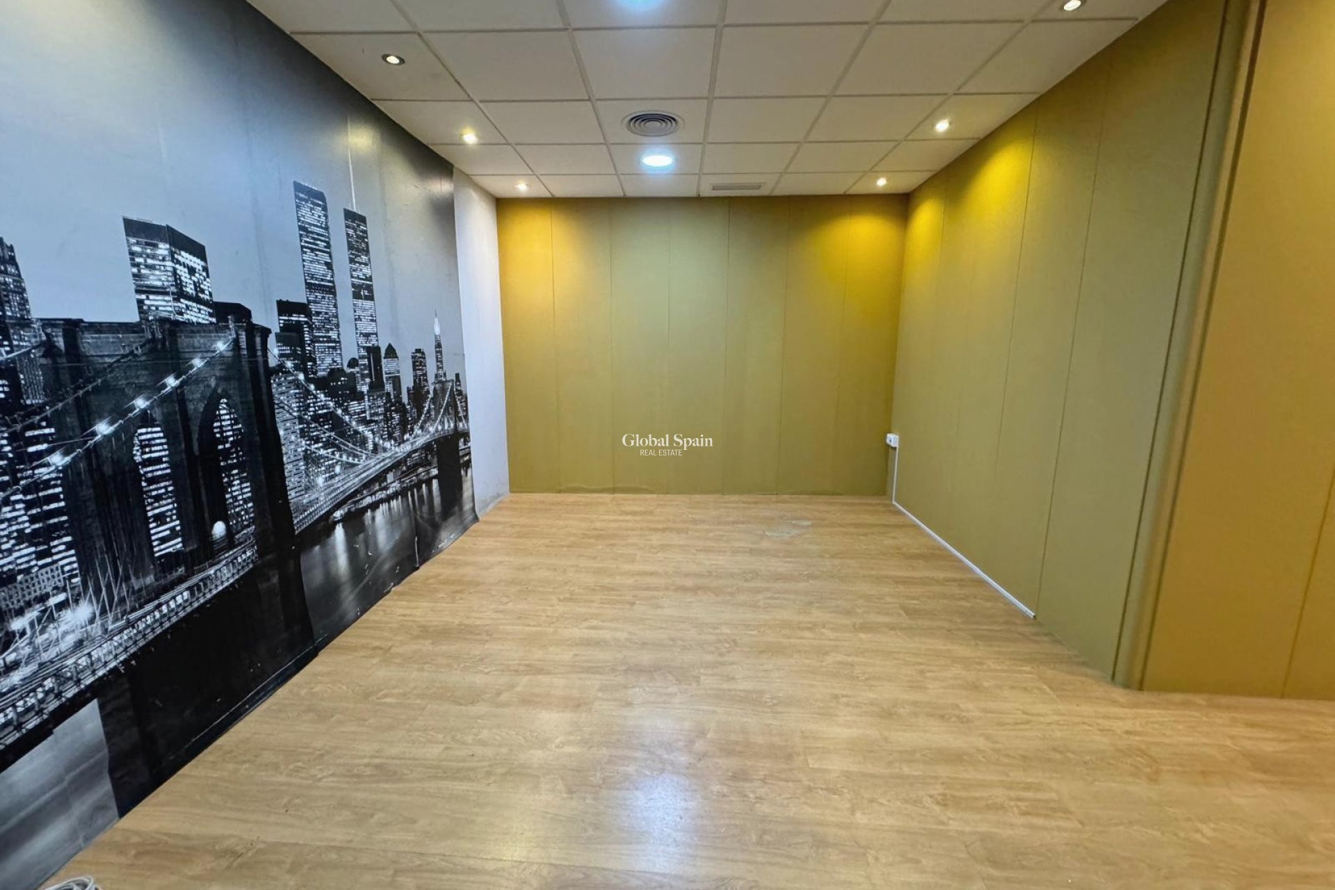 Wederverkoop - COMMERCIEEL VASTGOED -
GUARDAMAR DEL SEGURA